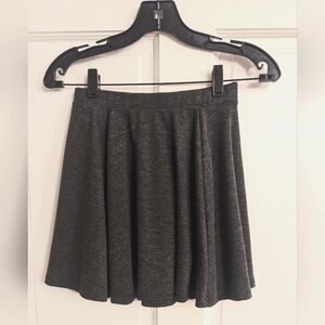 Cotton On Teens Girls Gray Flowy Skirt. Size 12-14.